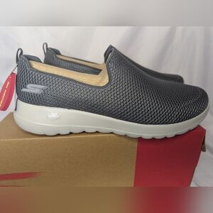 NWT Skechers Performance Go Walk Joy Women's Shoes Size 12